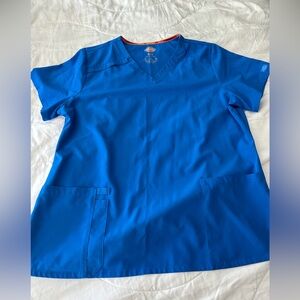Dickies scrub top - royal blue
